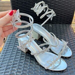 BRAND NEW HEELS! 🤍🩶